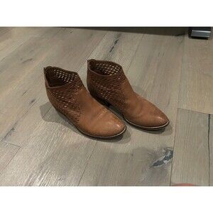 Seychelles Brown Leather Cutout Booties. Women's Size 8